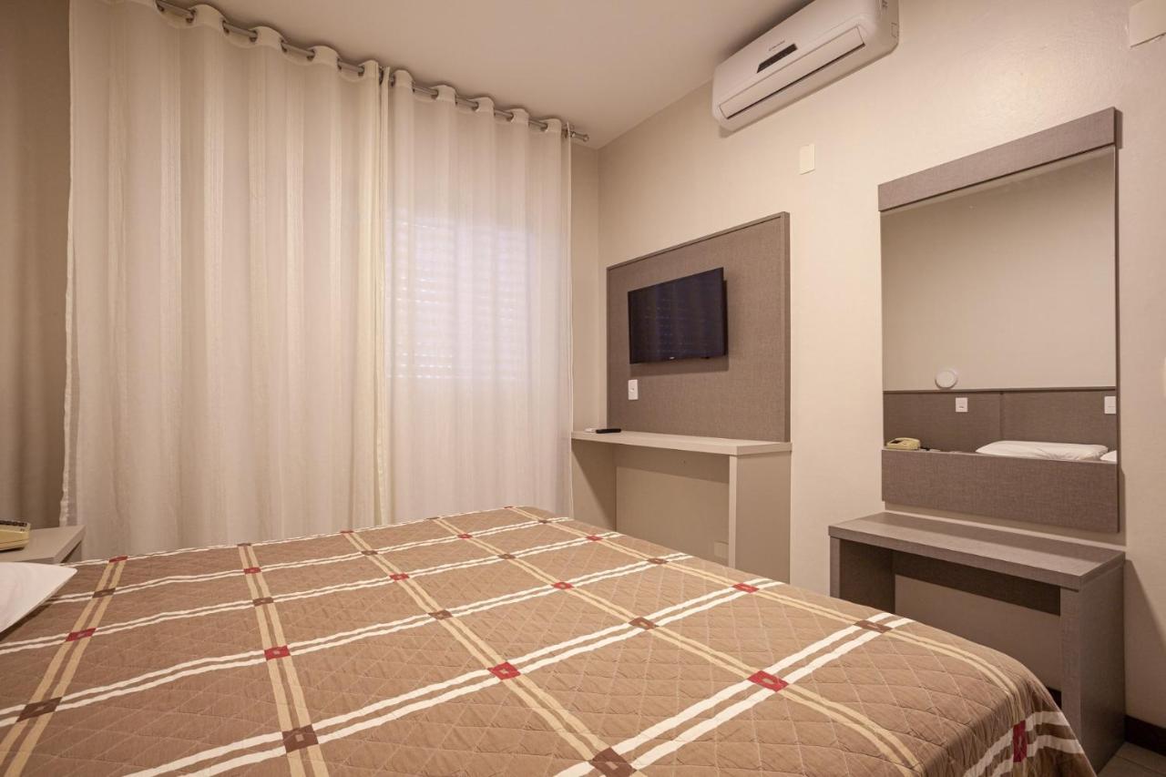 A Furninha Hotel Торес Екстериор снимка